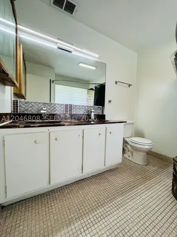 925 NE 207th Terrace Miami FL 33179