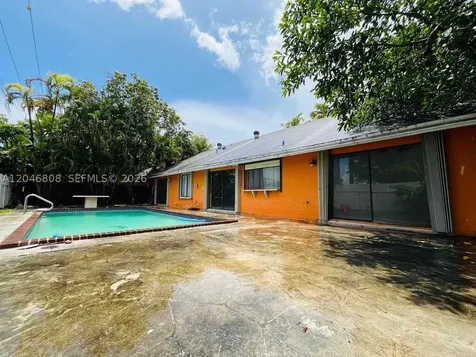 925 NE 207th Terrace Miami FL 33179