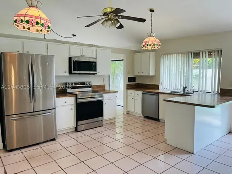 925 NE 207th Terrace Miami FL 33179