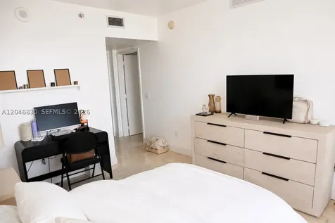 185 SW 7 Street Miami FL 33130