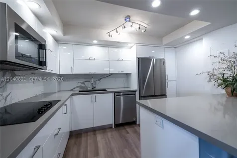 2000 Towerside Terrace Miami FL 33138