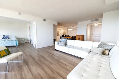 2000 Towerside Terrace Miami FL 33138