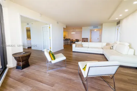 2000 Towerside Terrace Miami FL 33138