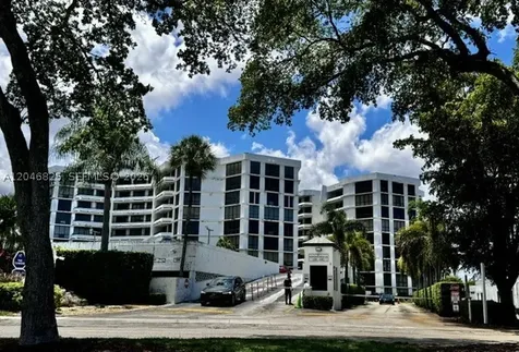 13951 Kendale Lakes Circle Miami FL 33183
