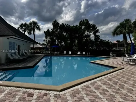13951 Kendale Lakes Circle Miami FL 33183
