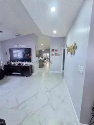 2727 W 70th Street Hialeah FL 33016