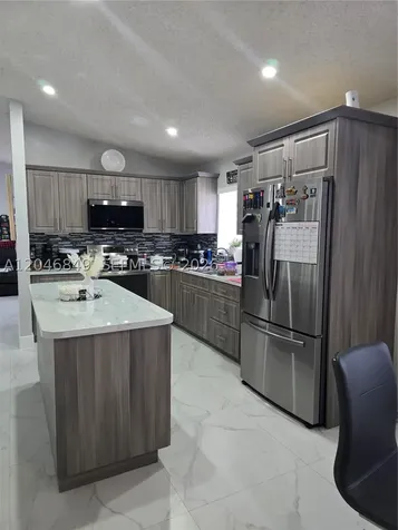 2727 W 70th Street Hialeah FL 33016