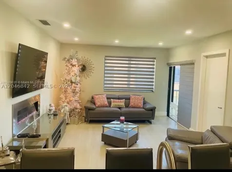 6395 W 27th Court Hialeah FL 33016