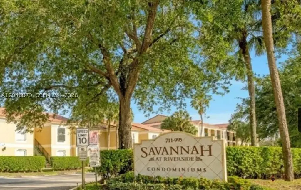 927 Riverside Drive Coral Springs FL 33071