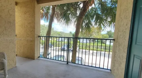 927 Riverside Drive Coral Springs FL 33071