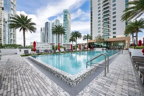 650 NE 2nd Avenue Miami FL 33132