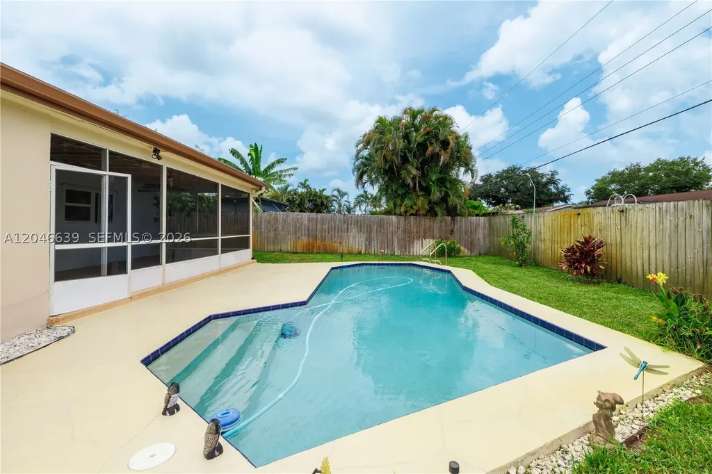 6870 Pershing Street Hollywood FL 33024