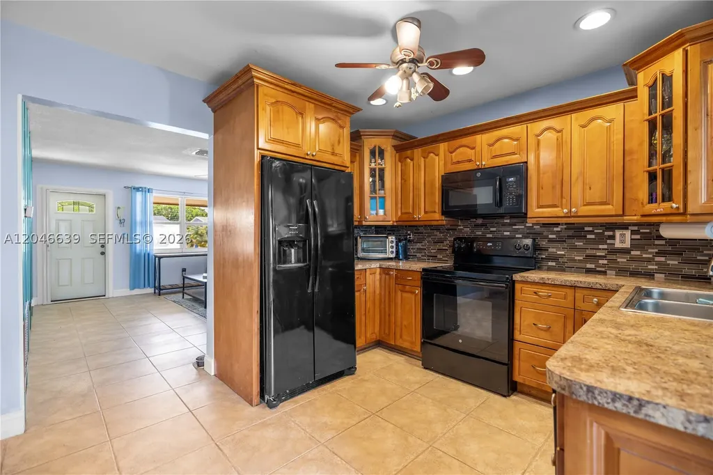 6870 Pershing Street Hollywood FL 33024