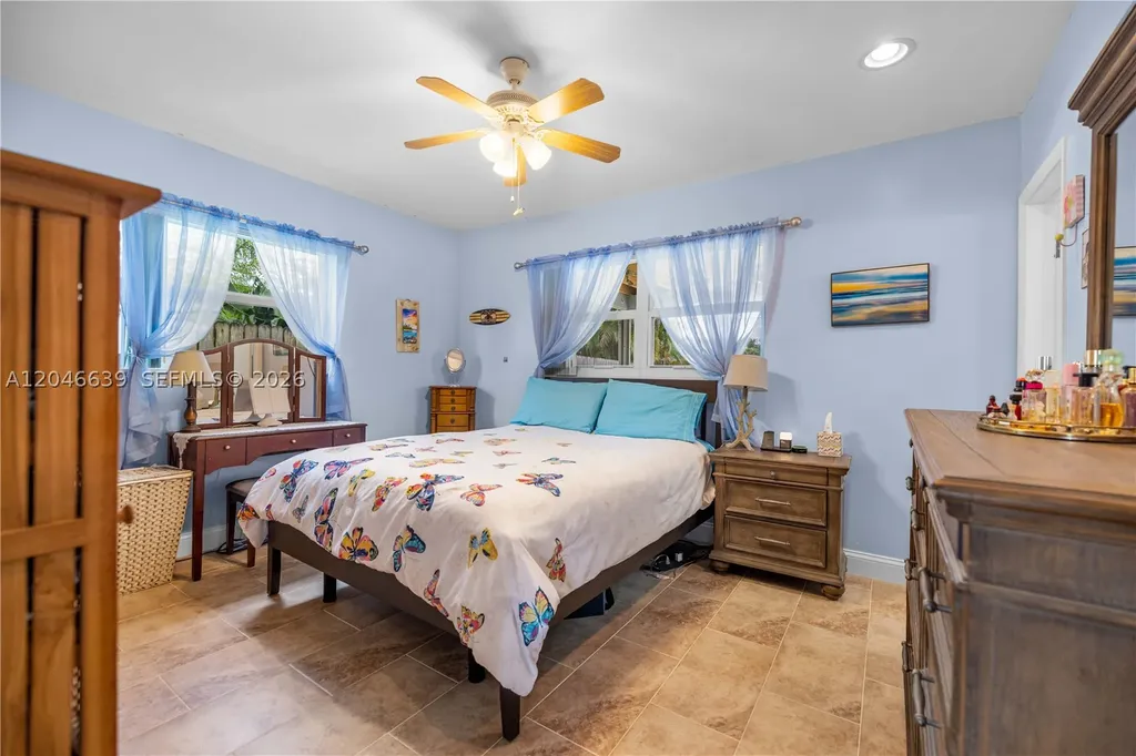 6870 Pershing Street Hollywood FL 33024