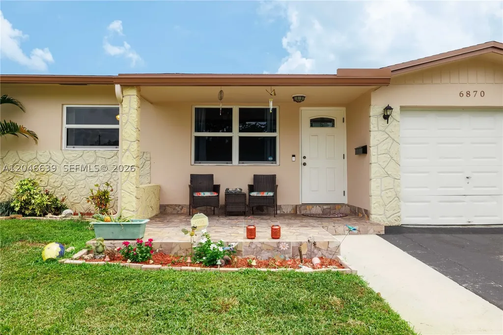 6870 Pershing Street Hollywood FL 33024