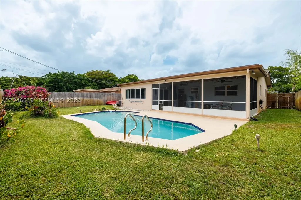 6870 Pershing Street Hollywood FL 33024