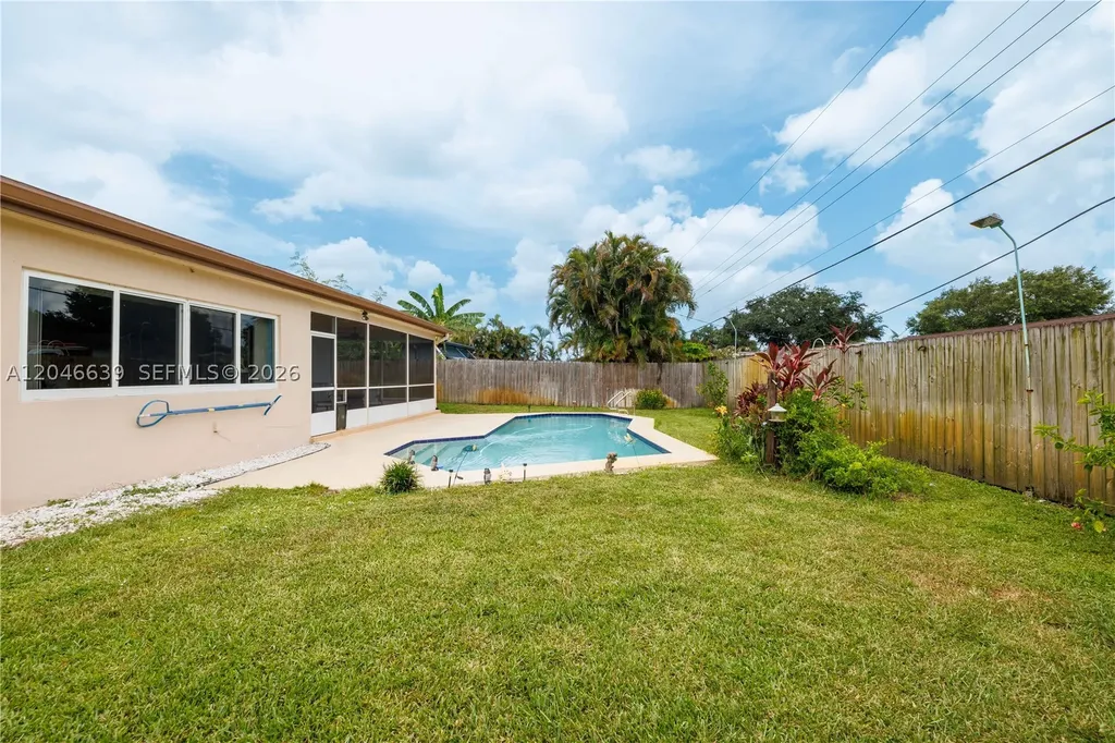 6870 Pershing Street Hollywood FL 33024