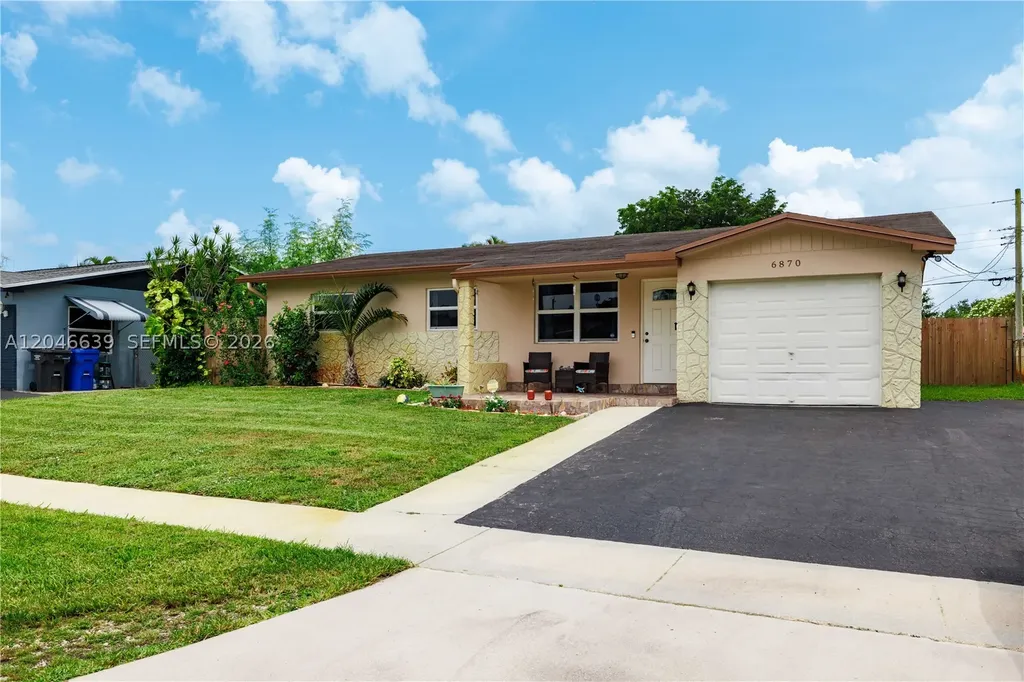 6870 Pershing Street Hollywood FL 33024