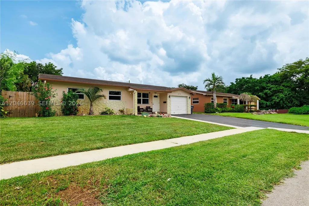 6870 Pershing Street Hollywood FL 33024