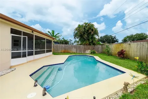 6870 Pershing Street Hollywood FL 33024