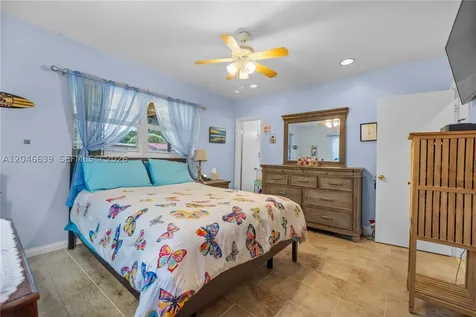 6870 Pershing Street Hollywood FL 33024