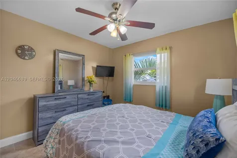 6870 Pershing Street Hollywood FL 33024