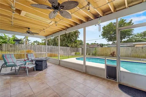 6870 Pershing Street Hollywood FL 33024