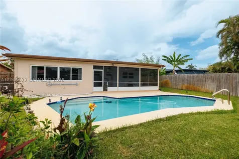 6870 Pershing Street Hollywood FL 33024