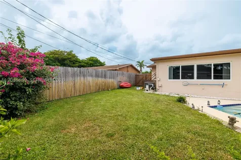 6870 Pershing Street Hollywood FL 33024