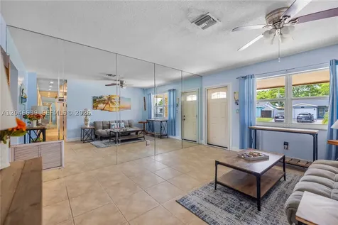 6870 Pershing Street Hollywood FL 33024