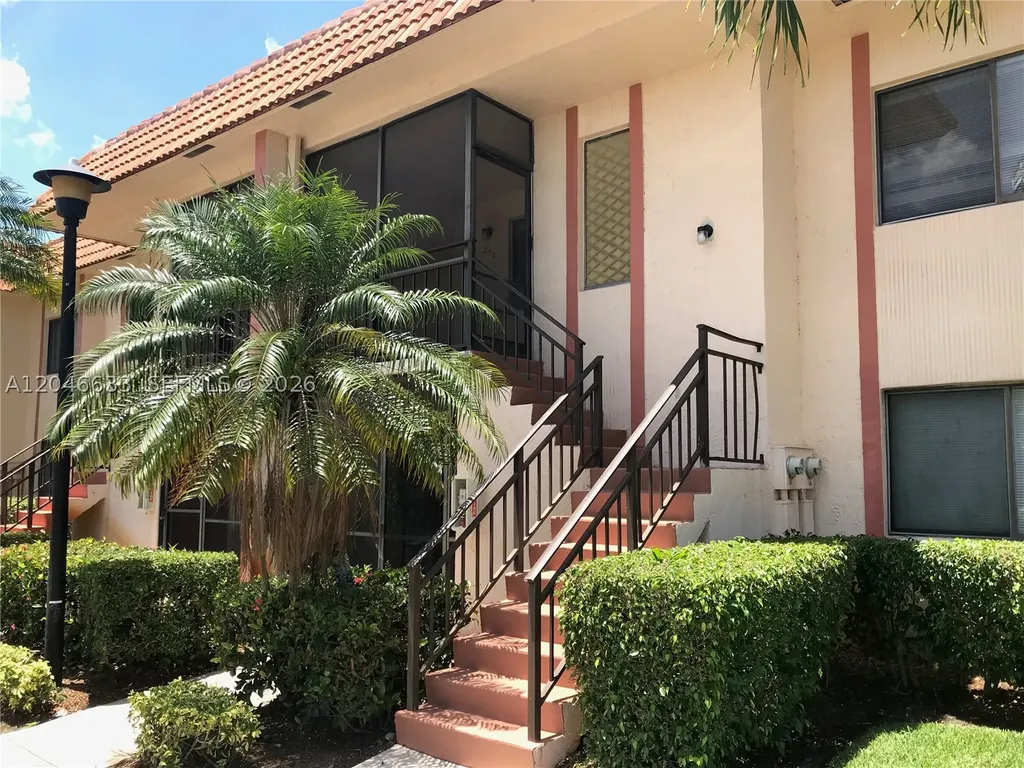 369 Lakeview Drive Weston FL 33326