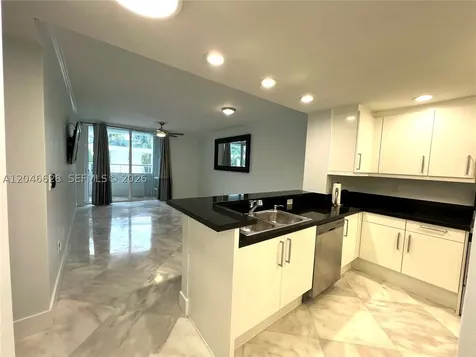 200 Ocean Drive Miami Beach FL 33139