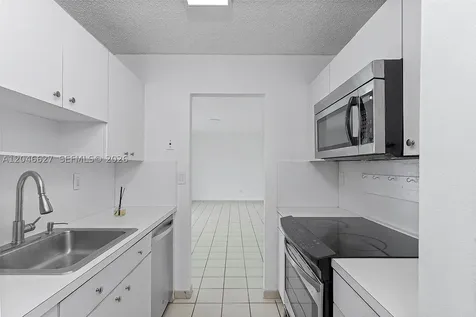 10112 SW 23rd Street Miami FL 33165