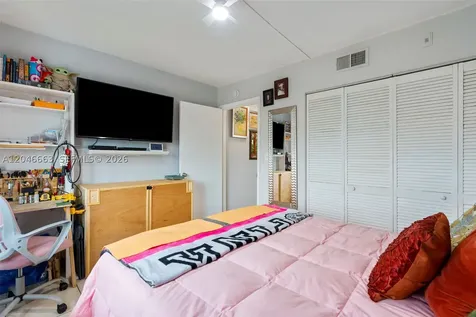 2075 SW 122nd Avenue Miami FL 33175