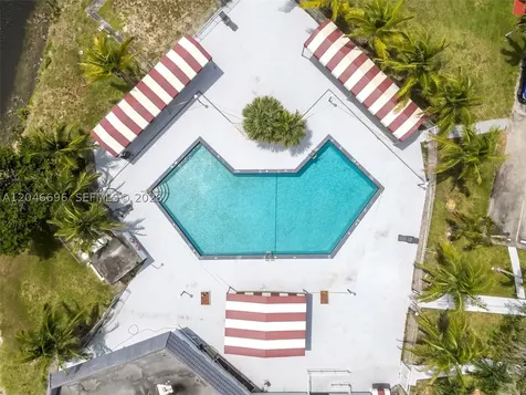 20327 NE 2nd Avenue Miami FL 33179