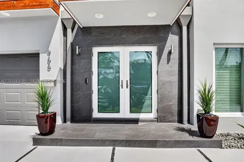 966 SE 9th Avenue Pompano Beach FL 33060