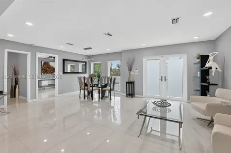 966 SE 9th Avenue Pompano Beach FL 33060
