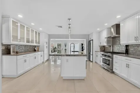 966 SE 9th Avenue Pompano Beach FL 33060