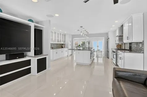 966 SE 9th Avenue Pompano Beach FL 33060