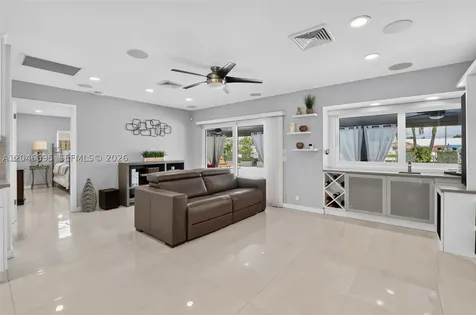 966 SE 9th Avenue Pompano Beach FL 33060