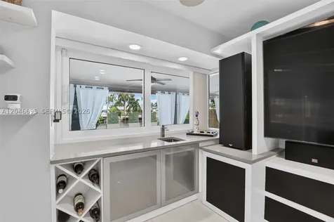 966 SE 9th Avenue Pompano Beach FL 33060