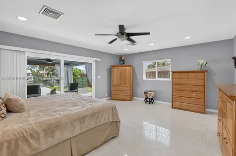 966 SE 9th Avenue Pompano Beach FL 33060