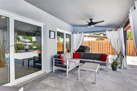 966 SE 9th Avenue Pompano Beach FL 33060