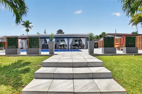 966 SE 9th Avenue Pompano Beach FL 33060