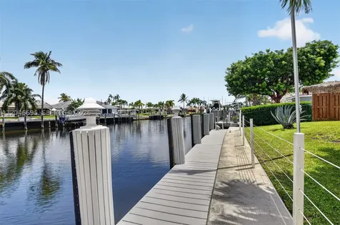 966 SE 9th Avenue Pompano Beach FL 33060