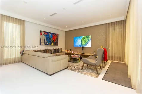 10561 NW 68th Terrace Doral FL 33178