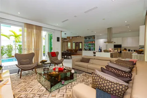 10561 NW 68th Terrace Doral FL 33178