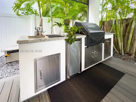 10561 NW 68th Terrace Doral FL 33178