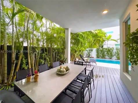 10561 NW 68th Terrace Doral FL 33178