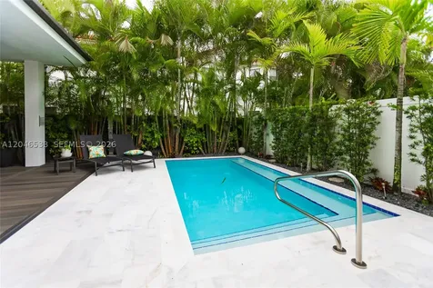 10561 NW 68th Terrace Doral FL 33178